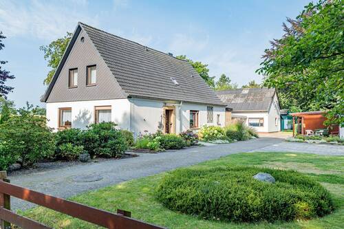 Vorderansicht - 9 Zimmer Einfamilienhaus zum Kaufen in Ebersdorf / Neu Ebersdorf