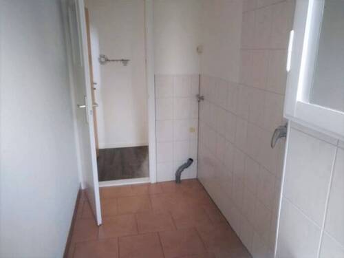 Badezimmer - Etagenwohnung mit 30,80 m&sup2; in Berge zur Miete