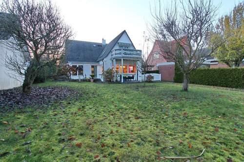 Gartenansicht_2 - Großes Einfamilienhaus mit zwei Wohneinheiten in Norderstedt