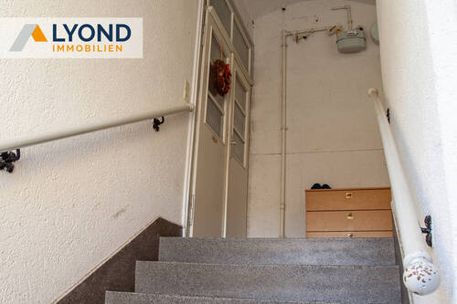 Treppenhaus - Mehrfamilienhaus, Wohnhaus mit 300,00 m&sup2; in Reichenbach zum Kaufen