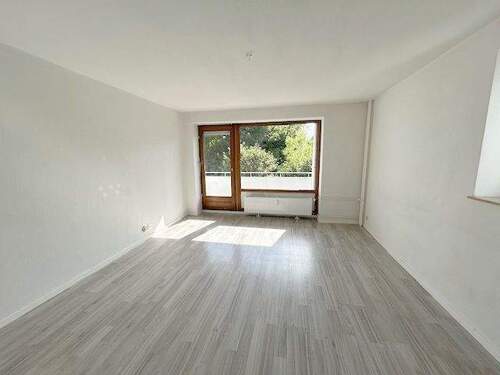 Wohnzimmer - 4 Zimmer Etagenwohnung zum Kaufen in Schenefeld