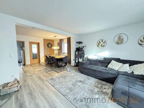 0EC7C5A1-665C-4A90-8EC9-0B3903FB166E_1_105_c - Ihr geschmackvolles Zuhause - DHH in Toplage von Wassertrüdingen