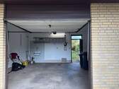 Garage mit Durchgang zum Garten - 