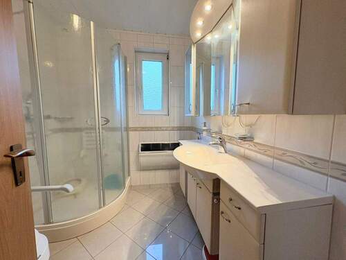 Badezimmer (EG) - 