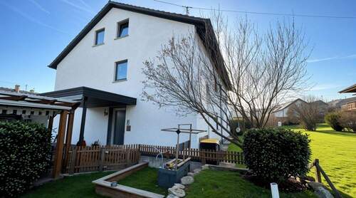 597 - Hauseingang - 4 Zimmer Etagenwohnung zum Kaufen in Reutlingen