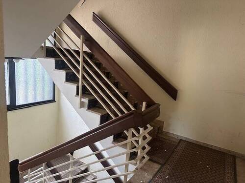 Treppenhaus - 1 Zimmer Mehrfamilienhaus, Wohnhaus in Bollendorf