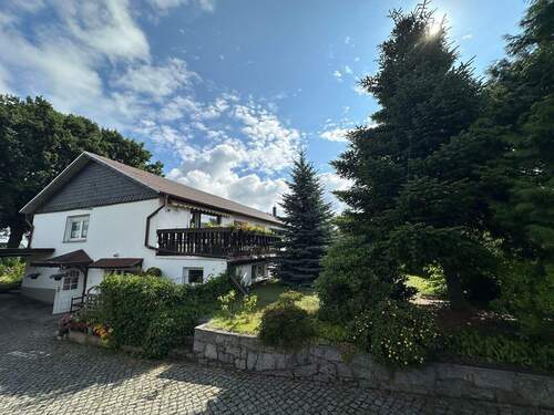 Hausansicht - Ihre eigenen 4 Wände, Doppelhaushälfte mit Garten & Garage - charmante DHH unweit von ESMC