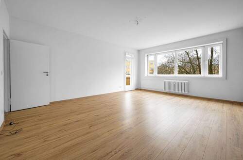 Wohnzimmer - 4 Zimmer Etagenwohnung zum Kaufen in Berlin