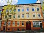 Hausansicht - Denkmalgeschützes Mehrfamilienhaus in grüner Lage