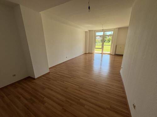 Wohn-/Esszimmer - 