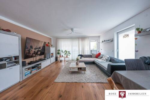 Wohnzimmer - Wunderschöne 4 Zimmer Erdgeschosswohnung in Leutenbach - Kernsanierung 2020 & Energieausweis: A+