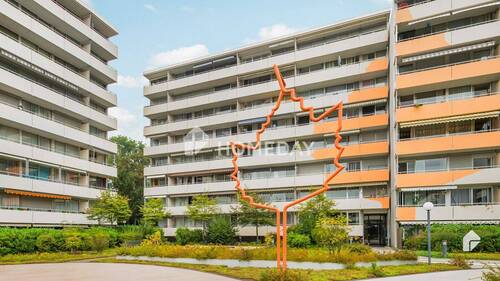 Außenansicht 1 - Geräumige 3-Zimmer-Wohnung im Hochparterre mit Loggia und Einbauküche