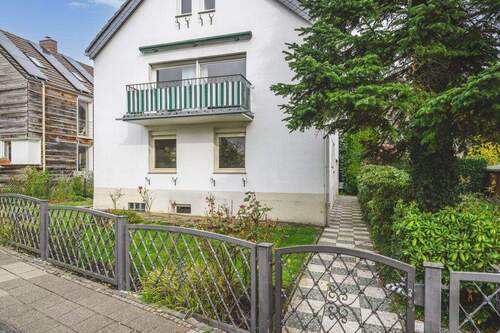 Zuwegung zum Haus - 6 Zimmer Mehrfamilienhaus, Wohnhaus zum Kaufen in Aachen