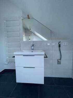 Badezimmer 3.jpg - 2 Zimmer Etagenwohnung in Erlangen