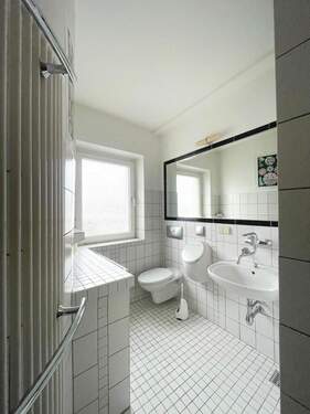 Bad mit....jpeg - Einfamilienhaus in Berlin zur Miete