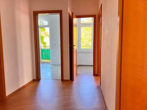 Flur - Etagenwohnung mit 92,70 m&sup2; in Plauen zur Miete
