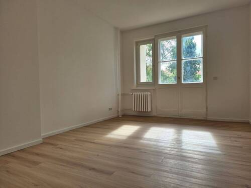 Wohnzimmer - Zentrale Zehlendorfer Lage, aufwendig sanierte 3 Zimmerwohnung, bezugsfrei
