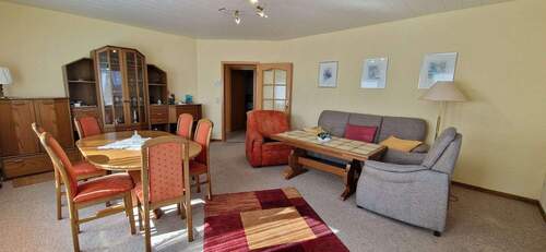 Wohnzimmer - 4 Zimmer Bungalow zum Kaufen in Schöningen