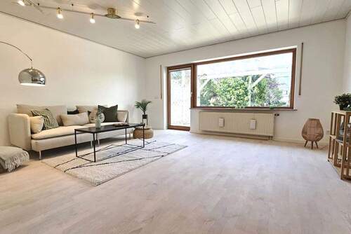 Wohnzimmer - Komplett saniertes Reiheneckhaus in ruhiger Lage - als Familie sofort einziehen
