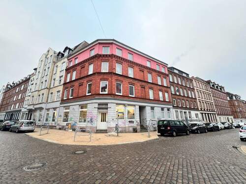 Frontansicht - Historisches Gebäudeensemble in Kiel-Gaarden