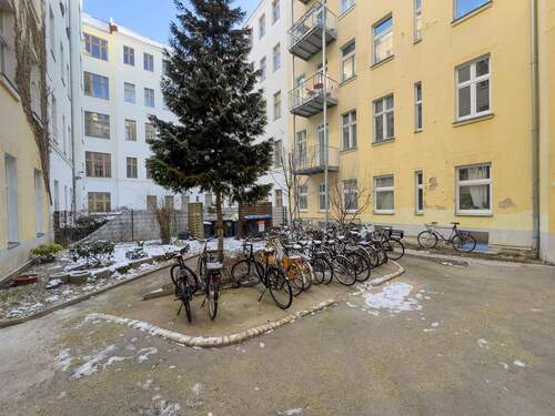 Innenhof - 6 Zimmer Etagenwohnung in Berlin