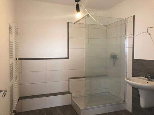 EG Bad mit Dusche - 