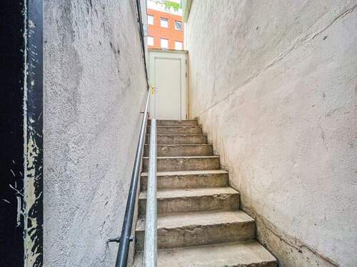 Ausgang Fahrradweg zur Straße hin - 