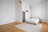 Schlafzimmer mit 5 Meter hohen Decken - 3 Zimmer Etagenwohnung zum Kaufen in Berlin