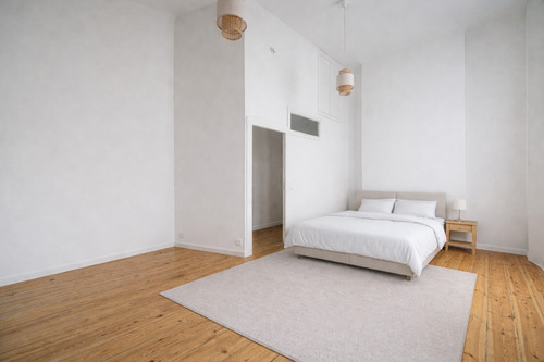 Schlafzimmer mit 5 Meter hohen Decken - 3 Zimmer Etagenwohnung zum Kaufen in Berlin