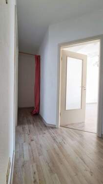 Flur - Etagenwohnung mit 37,00 m&sup2; in Köthen (Anhalt) zur Miete