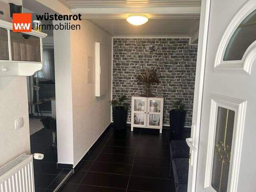 Eingangsbereich - 9 Zimmer Einfamilienhaus in Höchheim