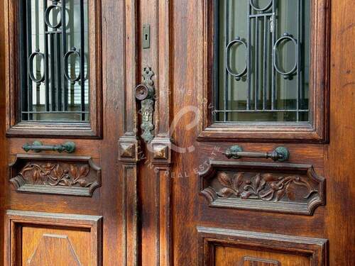 Hauseingangstür - Lichtdurchflutete Altbauperle im Herzen vom Frankfurter Nordend