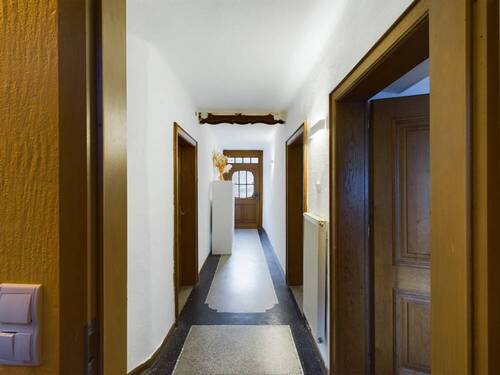 Flur EG - 6 Zimmer Mehrfamilienhaus, Wohnhaus in Echternacherbrück