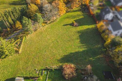 Angrenzende Wiesengrundstück - 