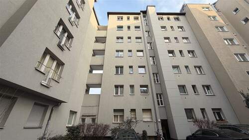 Innenhof m. Wärmedämmfassade - FREIE 3-ZI-WOHNUNG AM U-BHF. GÜNTZELSTRASSE*NAHE VP WILMERSDORF*RENOVIERUNGSBED.