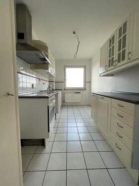 Küche mit Essbereich und Einbauküche - Etagenwohnung mit 76,40 m&sup2; in Kiel zur Miete