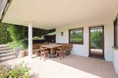 Große, überdachte Terrasse - 