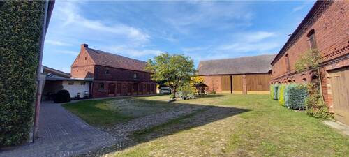 3 Innenhof.jpg - 1 Zimmer Mehrfamilienhaus, Wohnhaus zum Kaufen in Milower Land