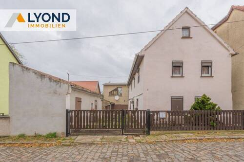 Haus Vorn - Sanierungsbedürftiges Fachwerkhaus mit großem Anbau, Garten und Pool in einem Ortsteil von Lützen