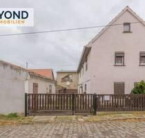 Sanierungsbedürftiges Fachwerkhaus mit großem Anbau, Garten und Pool in einem Ortsteil von Lützen