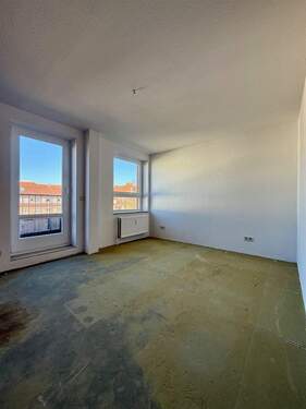 Schlafzimmer mit Balkon hinten raus - 