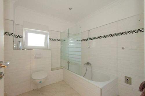 Badezimmer 1. OG - 