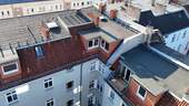 Blick auf die Eckfenster der Wohnung zum Innenhof - 