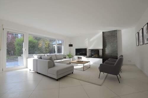 Wohnzimmer_Möblierungsbeispiel - Doppelhaushälfte mit 171,80 m² in Kronberg im Taunus zum Kaufen