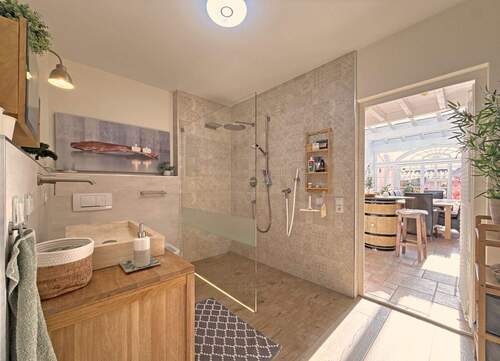 ... mit Badezimmer - 