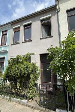 - - 4 Zimmer Reihenmittelhaus zum Kaufen in Bremen