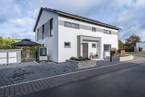 Vorderansicht - 7 Zimmer Einfamilienhaus zum Kaufen in Biersdorf