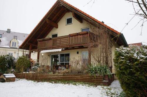 Hausansicht - Wunderschönes Einfamilienhaus mit Kachelofen, Doppelgarage- Garten-90613 GroßhabersdorfOT Vincenzenbronn