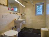 Erdgeschoss Bad 1 - 