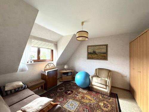 Kinderzimmer/ Büro - 